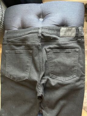 Express Men’s Black Slim Jeans - Back Pocket Detail